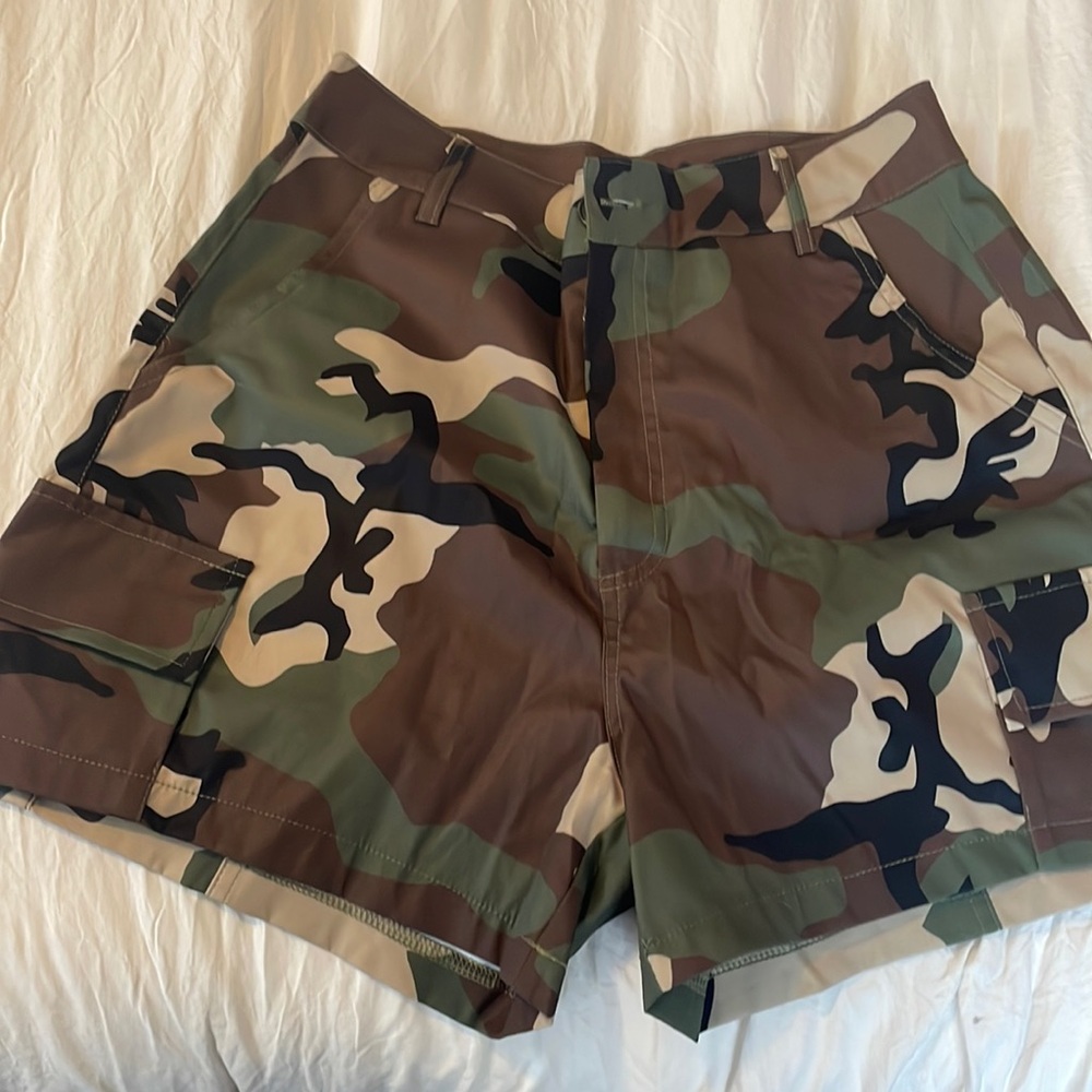 Sold ! Camo shorts new